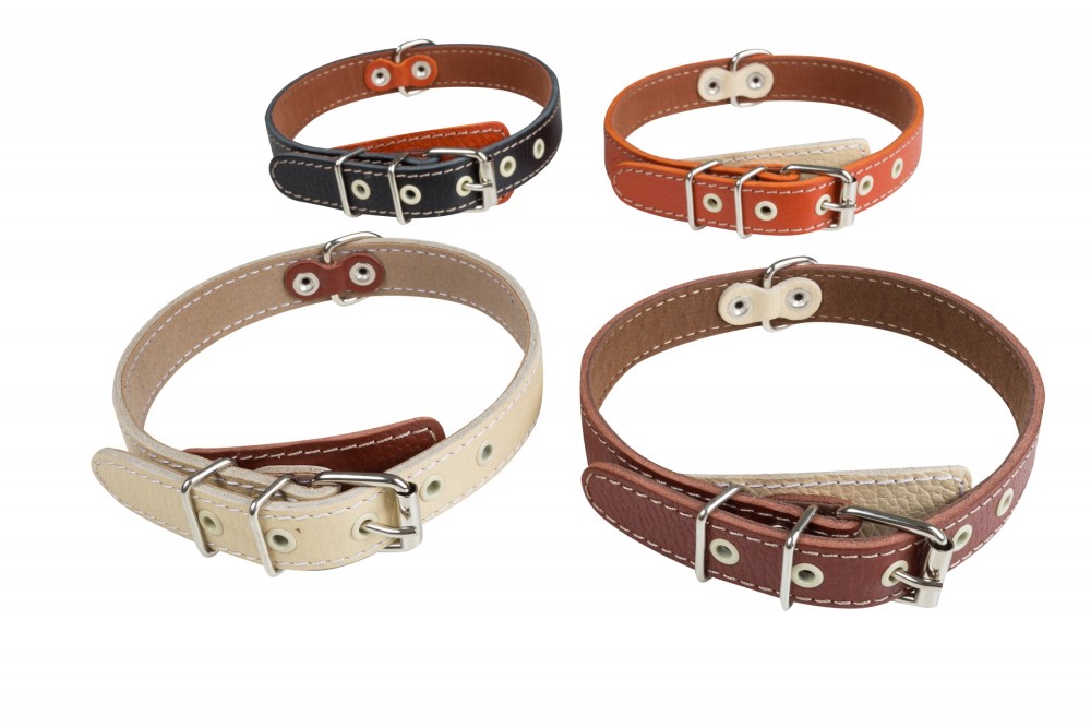 Ошейник №20 с подкладом не украшенный с кольцом посередине.